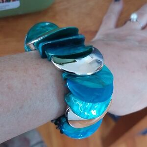 Turquoise Dyed Shell And Silvertone Chunky Stretch Bracelet